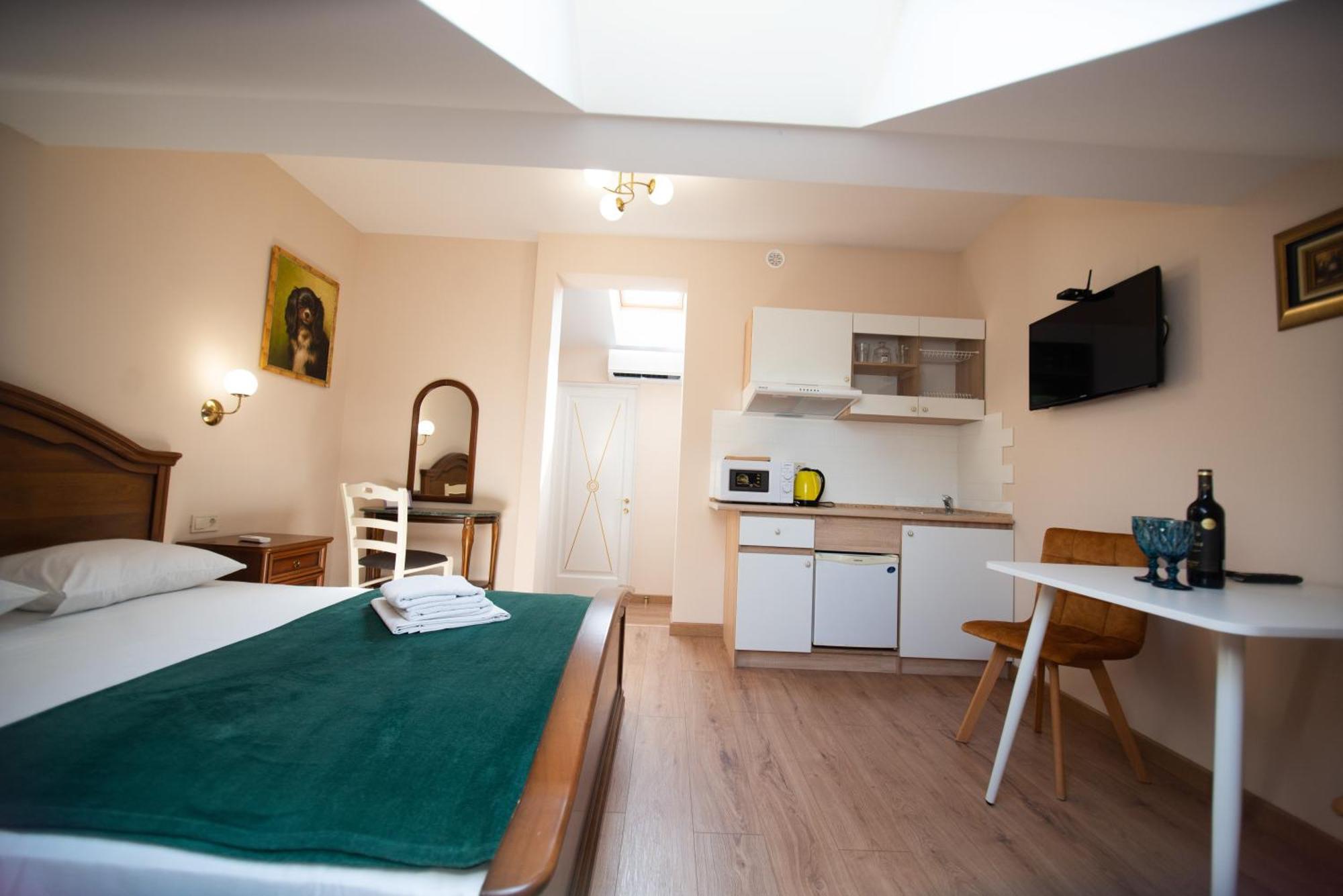 לבוב Apart Yaroslava Osmomysla 9 Square - City Center חדר תמונה